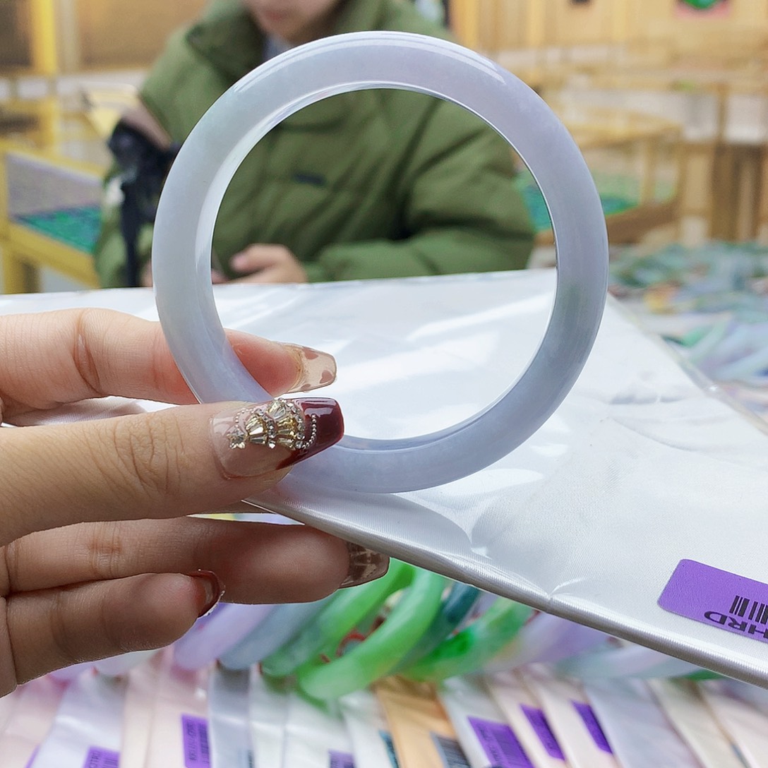 翡翠未镶嵌手镯ggv