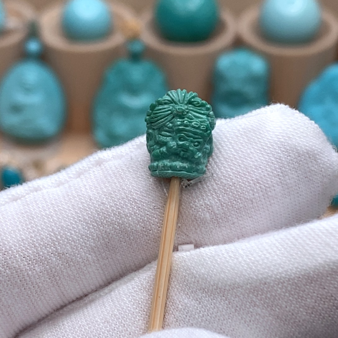 绿松石未镶嵌珠宝奇石