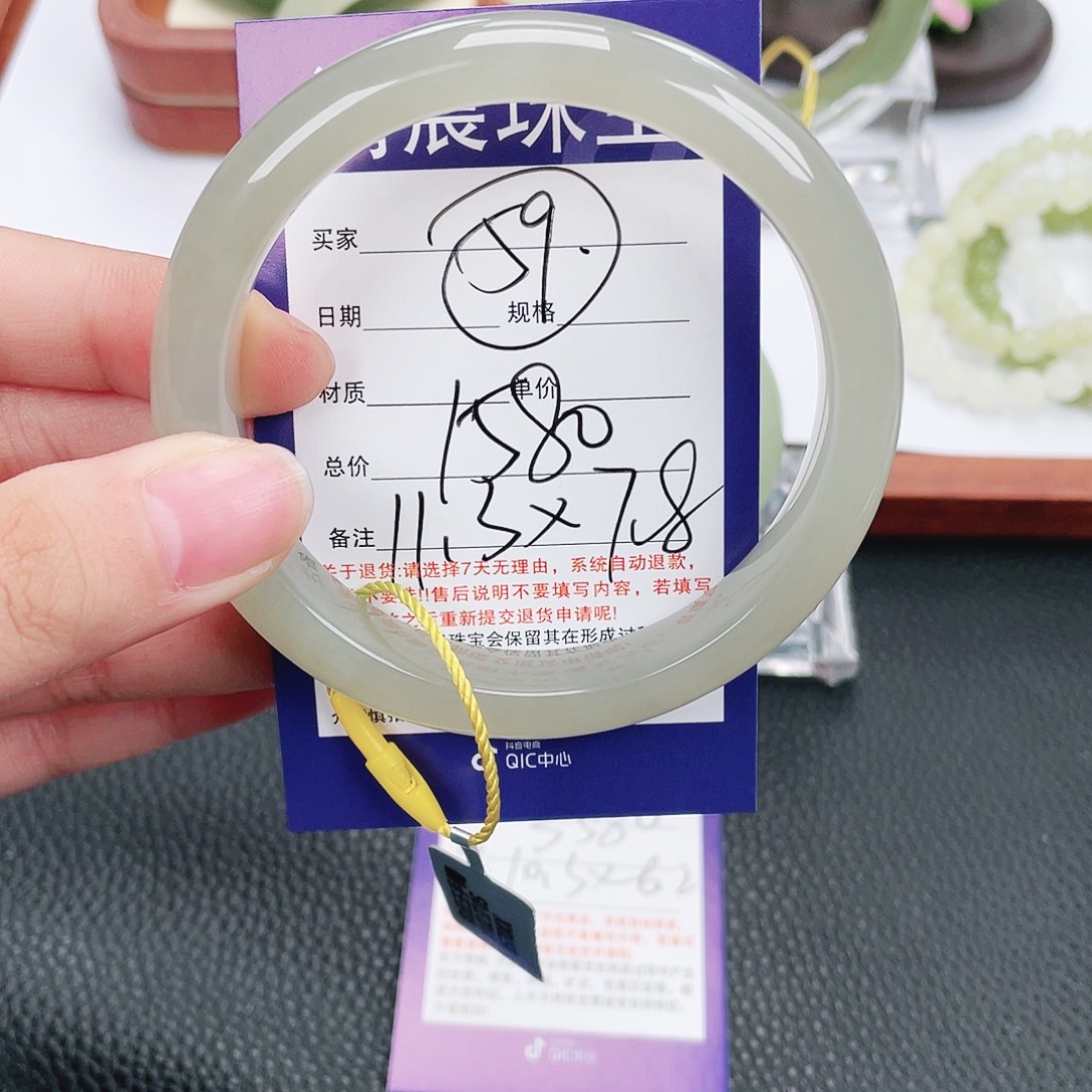 和田玉未镶嵌手镯