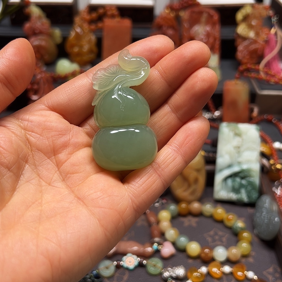 岫玉未镶嵌吊坠，吊坠，