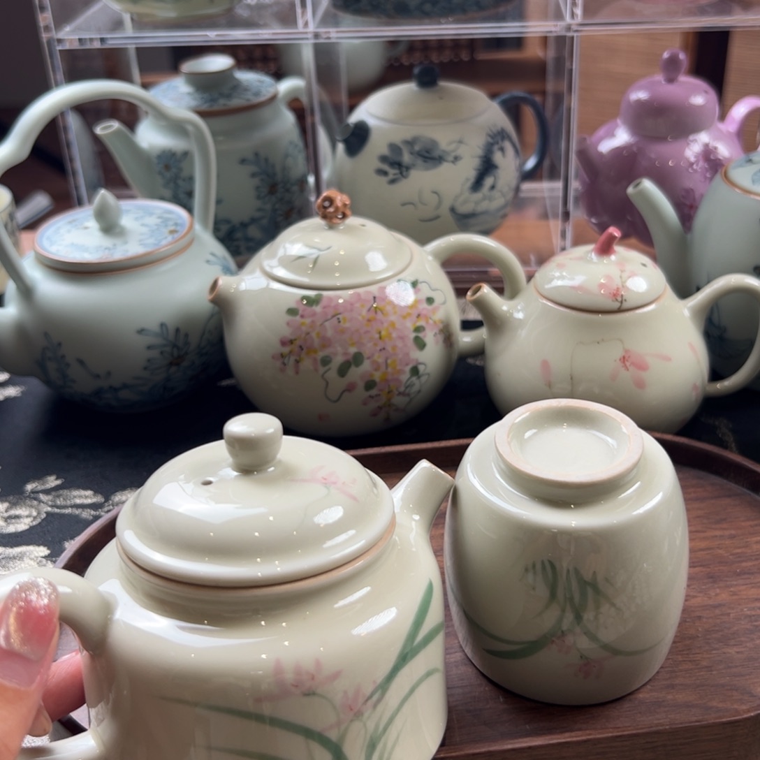 茶具等产品的生产和销售为一体的