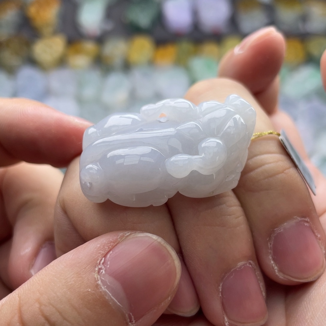 翡翠颈饰未镶嵌貔貅