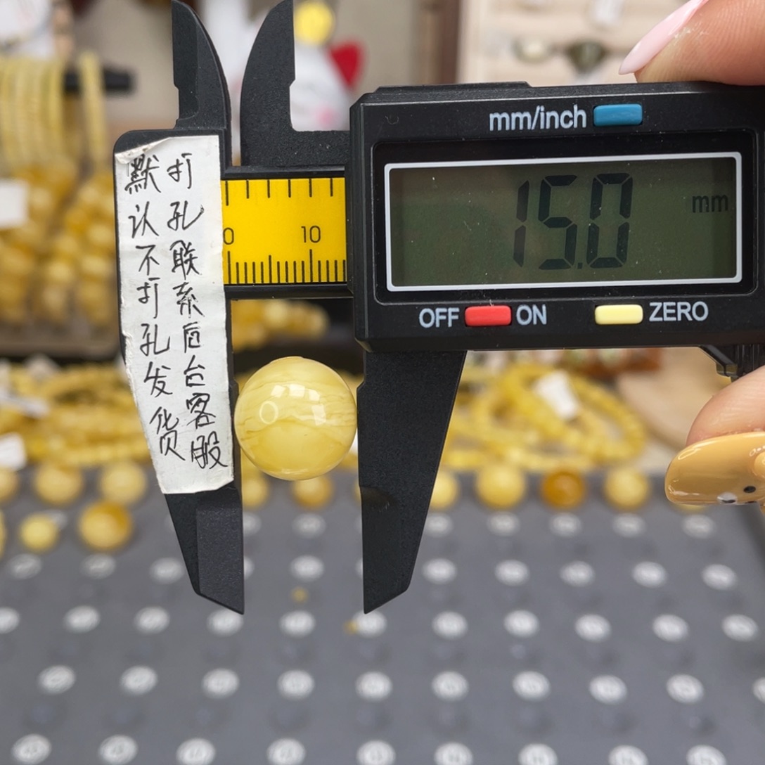 墨***山蜜蜡未镶嵌裸石100