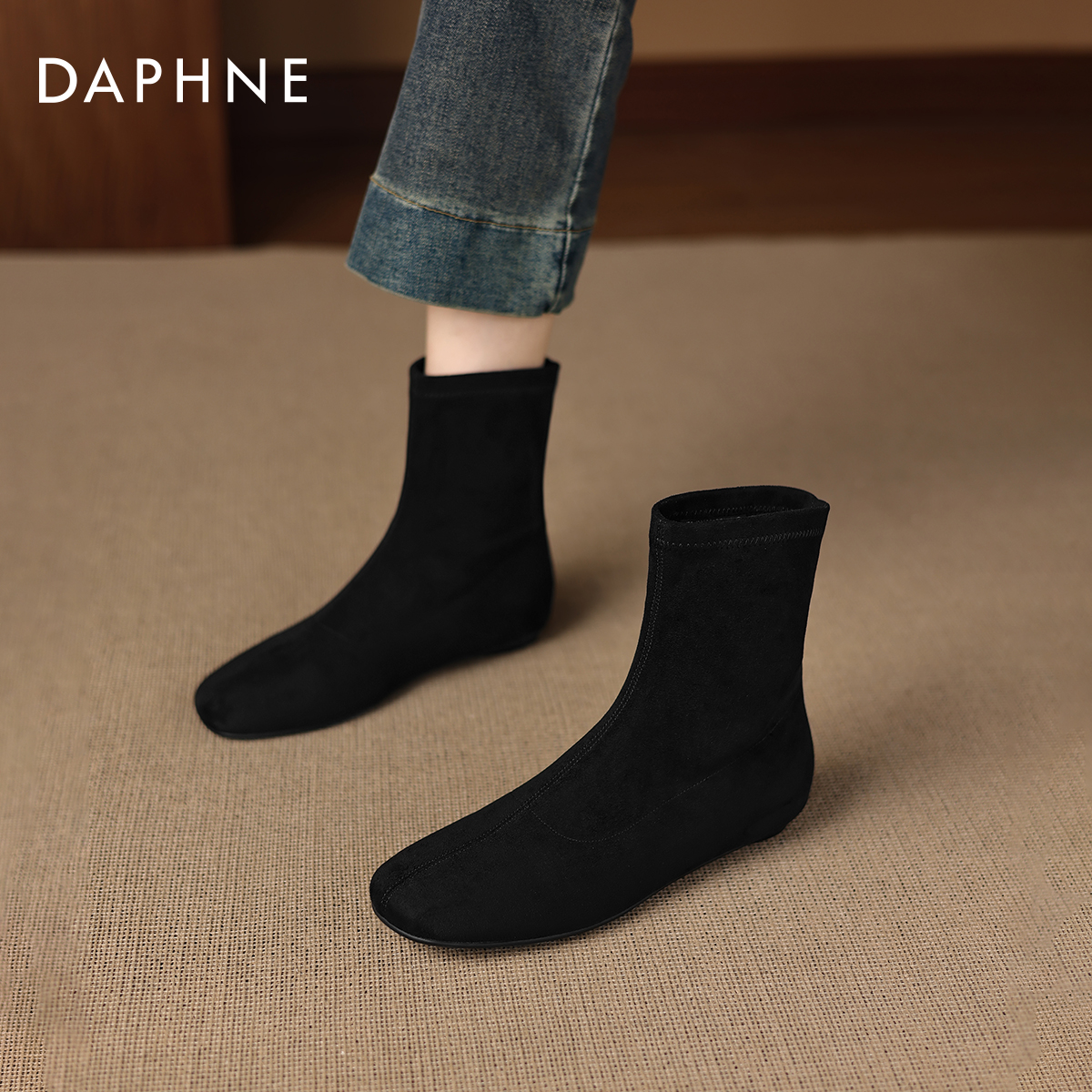 达芙妮内增高黑色短靴女2025新款秋冬方头瘦瘦靴平底女靴马丁靴子