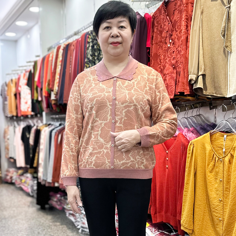 2025新款中老年女秋冬翻领针织上衣时尚洋气妈妈长袖毛衣打底衫