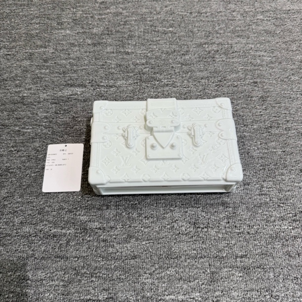全新未使用 LouisVuitton/路易威登 PETITE MALLE浮雕盒子瓷器