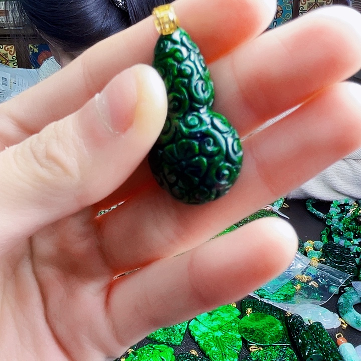 翡翠18K金镶嵌颈饰多样性