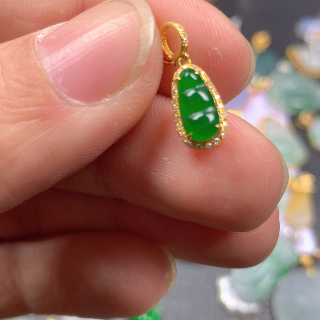 【闪购商品】翡翠颈饰18K金镶嵌希*翡翠