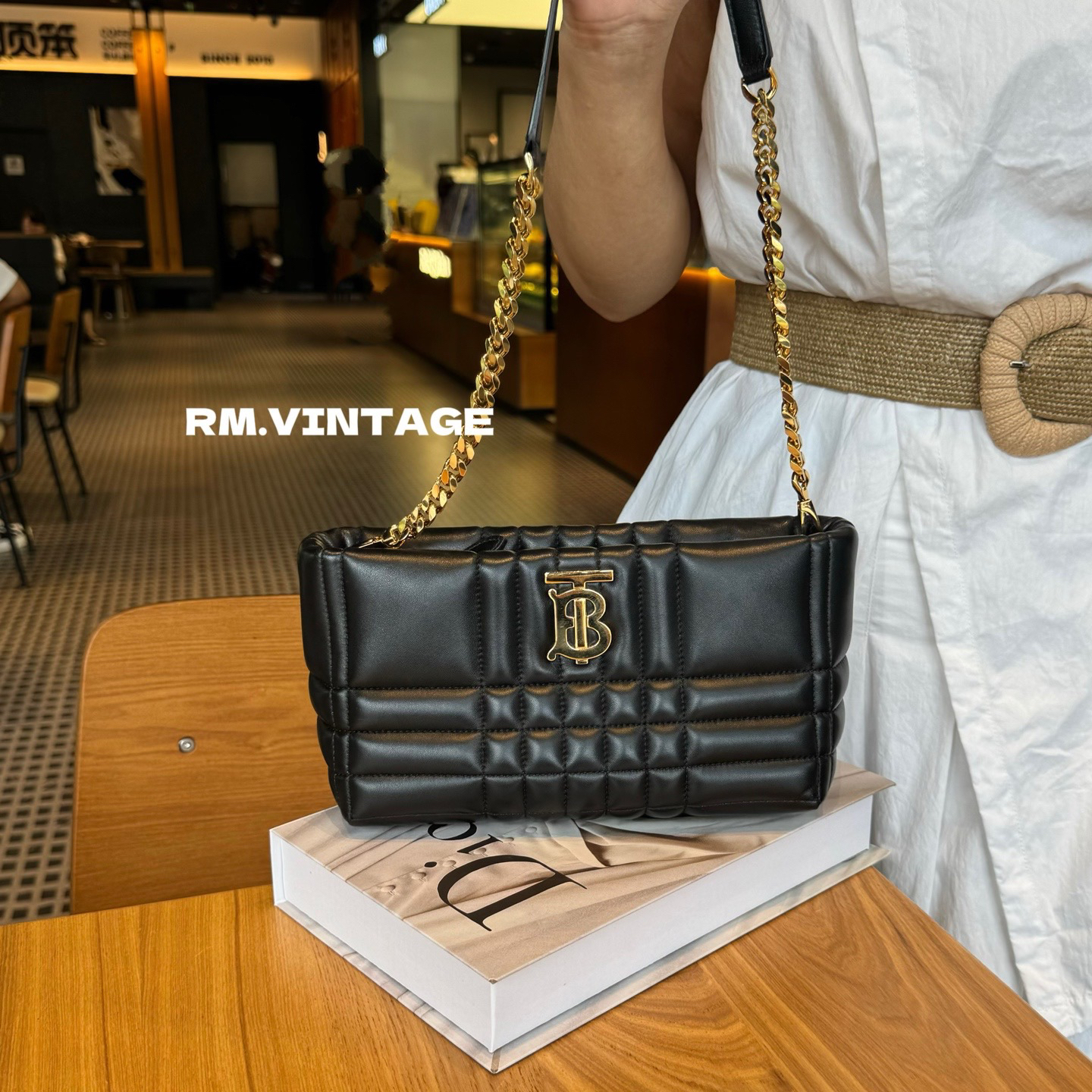95新 BURBERRY/博柏利 入目 新款黑金帆船斜挎包 30628