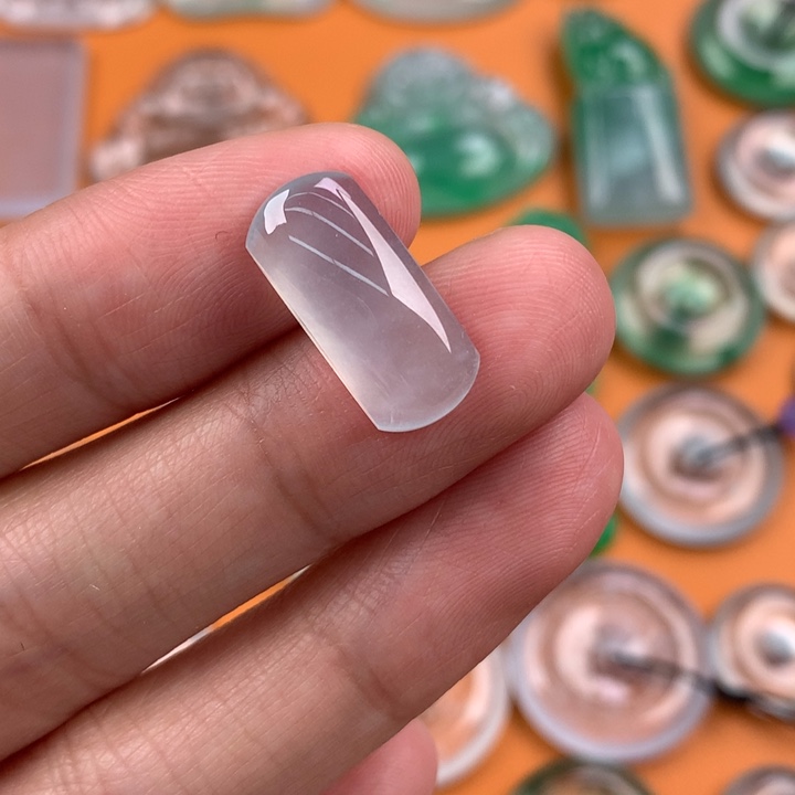 翡翠挂件未镶嵌….