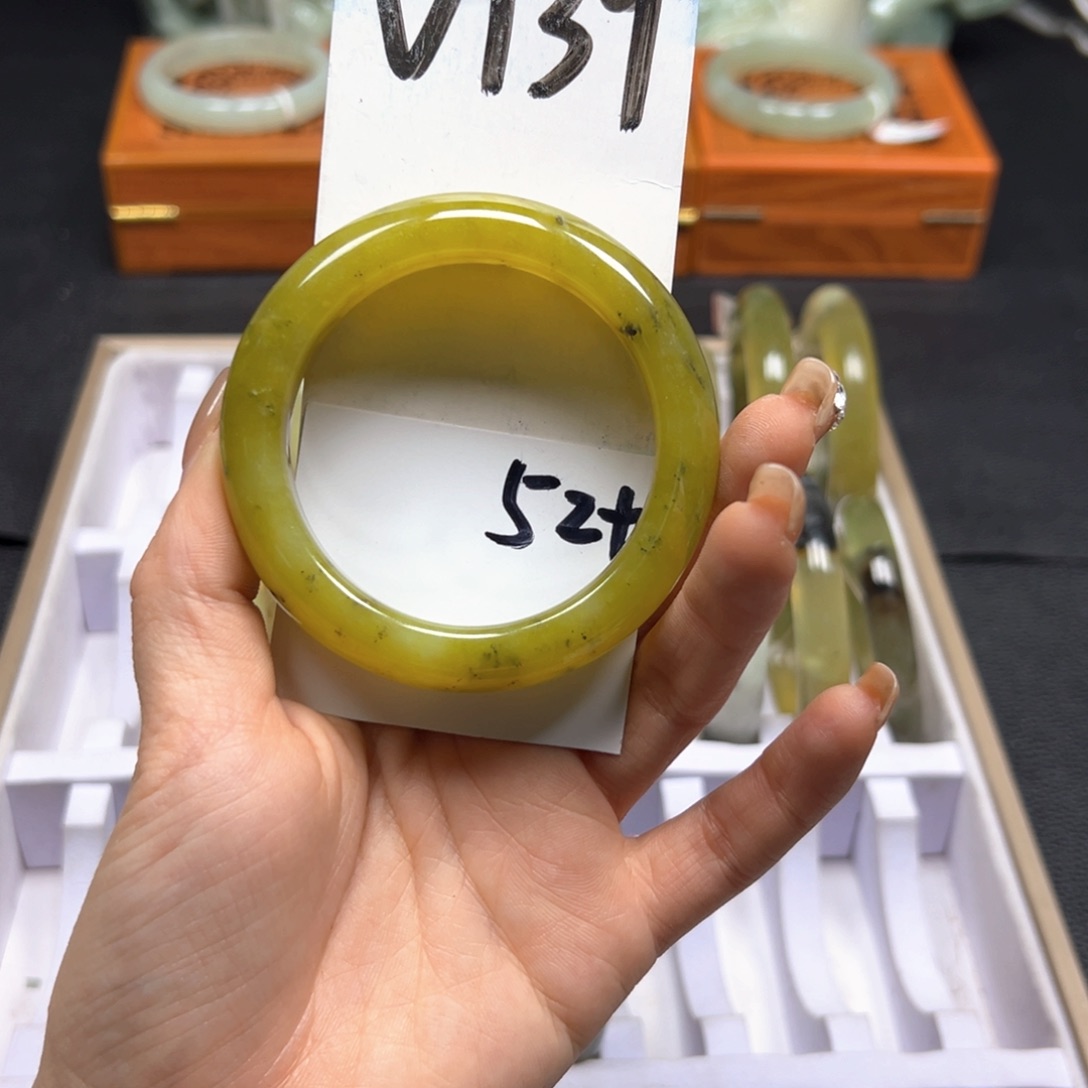 蛇纹石玉手镯未镶嵌