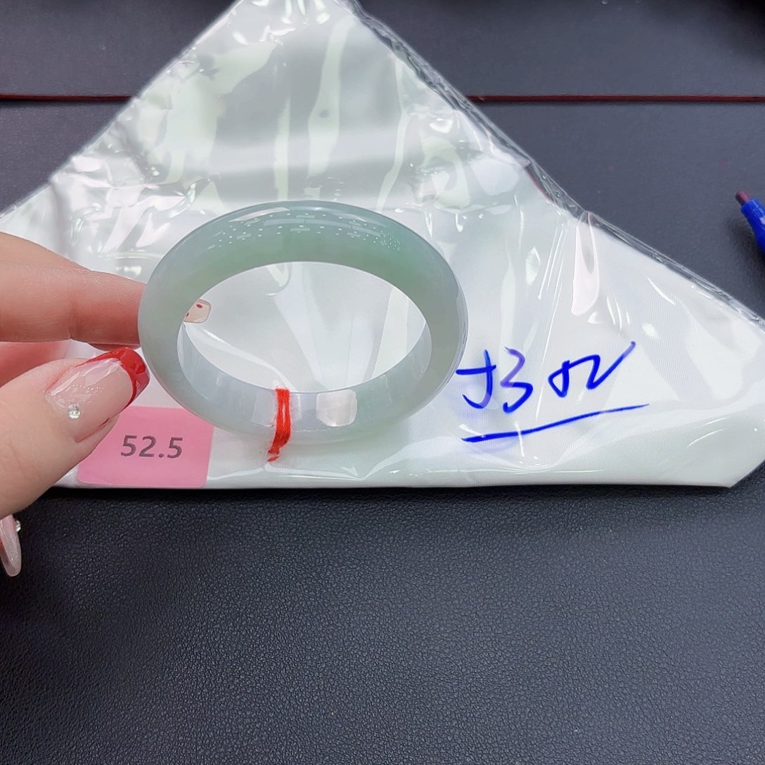 翡翠手镯未镶嵌手镯