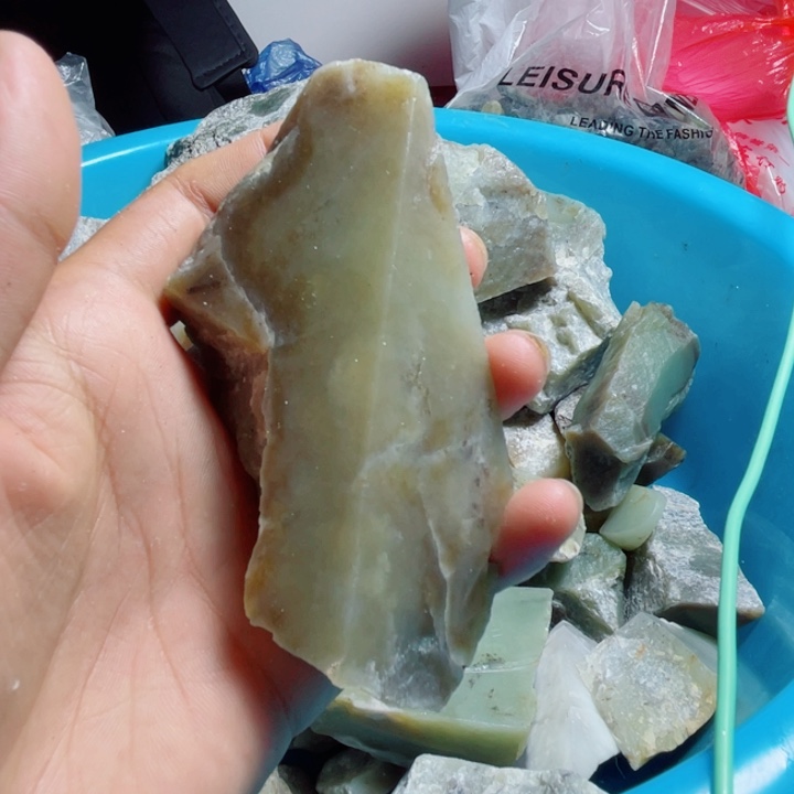 未镶嵌和田玉（糖玉）珠宝半成品