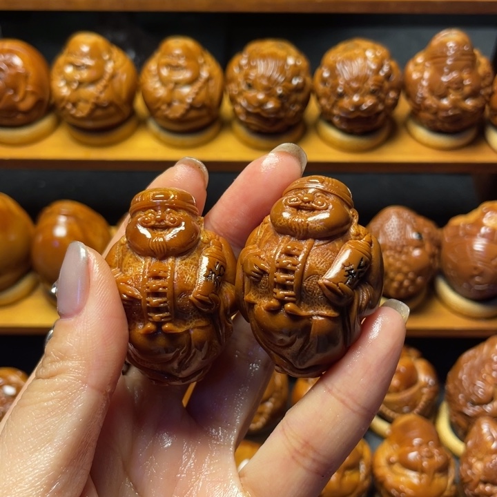 橄榄核把件小地主