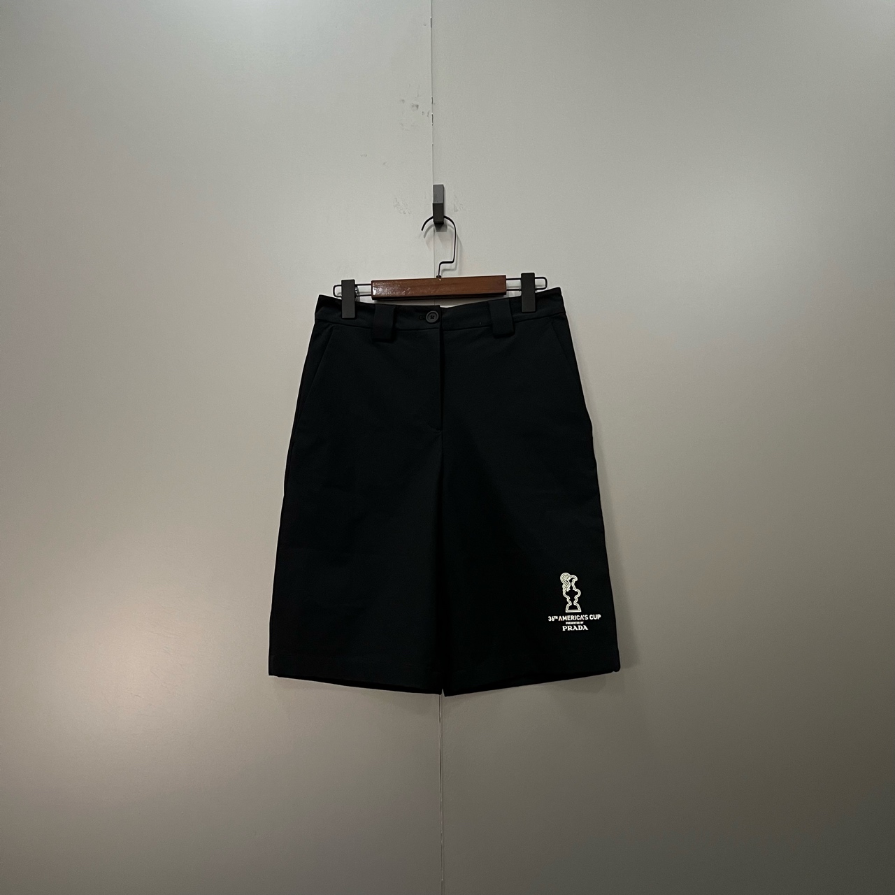 99新 Prada/普拉达 h92  黑色印花logo短裤 S码 000787
