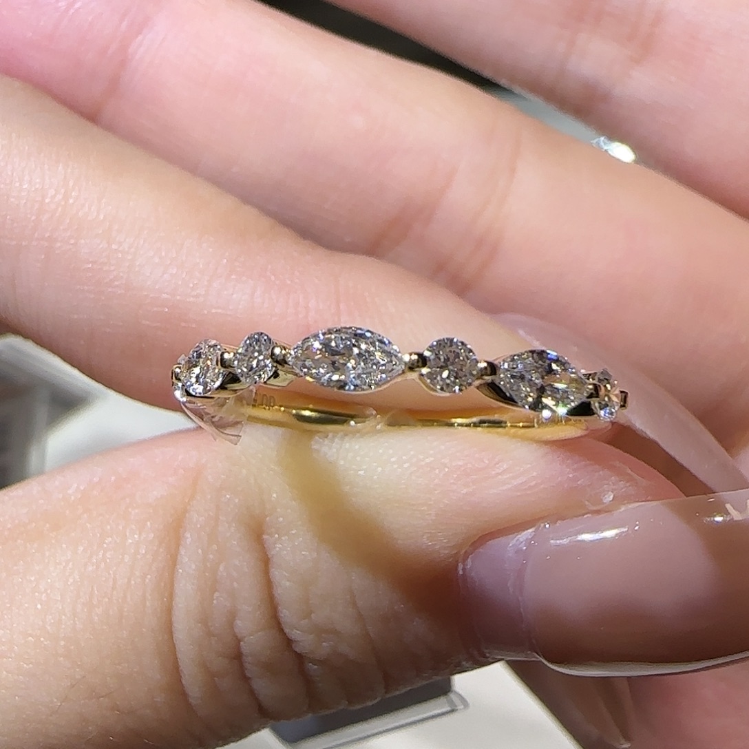 18K金镶嵌实验室培育钻石马眼排戒50分