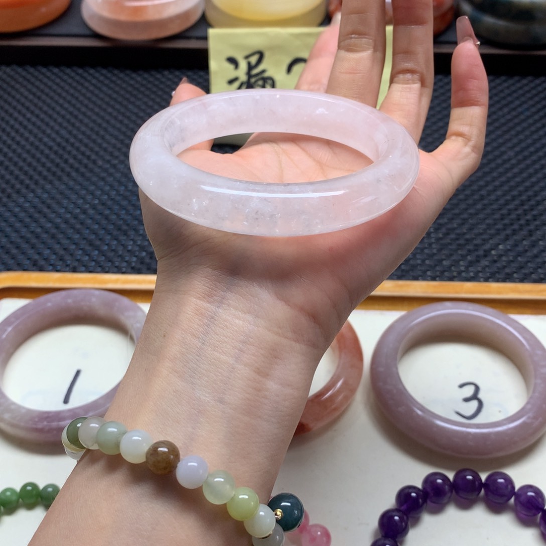 石英质玉手镯未镶嵌