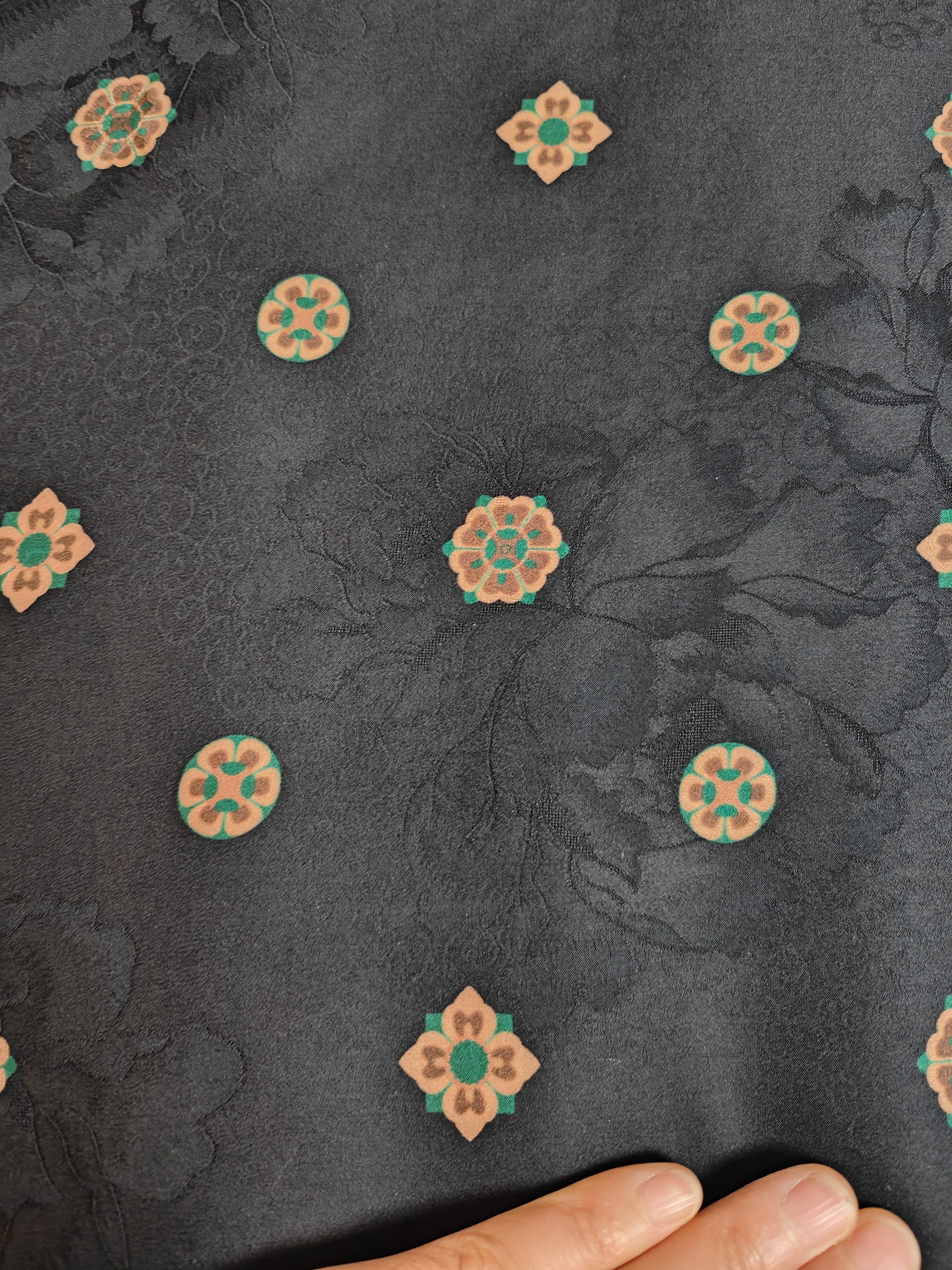 新品，黑色宝相花红云纱花罗