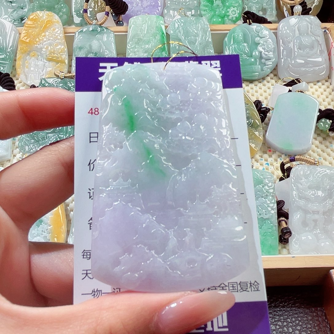 翡翠未镶嵌颈饰山水