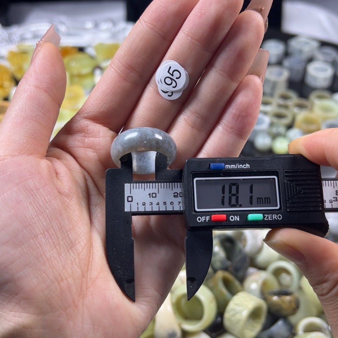 蛇纹石玉未镶嵌戒指