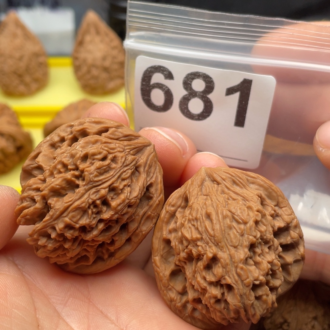 文玩核桃把件南疆异形36