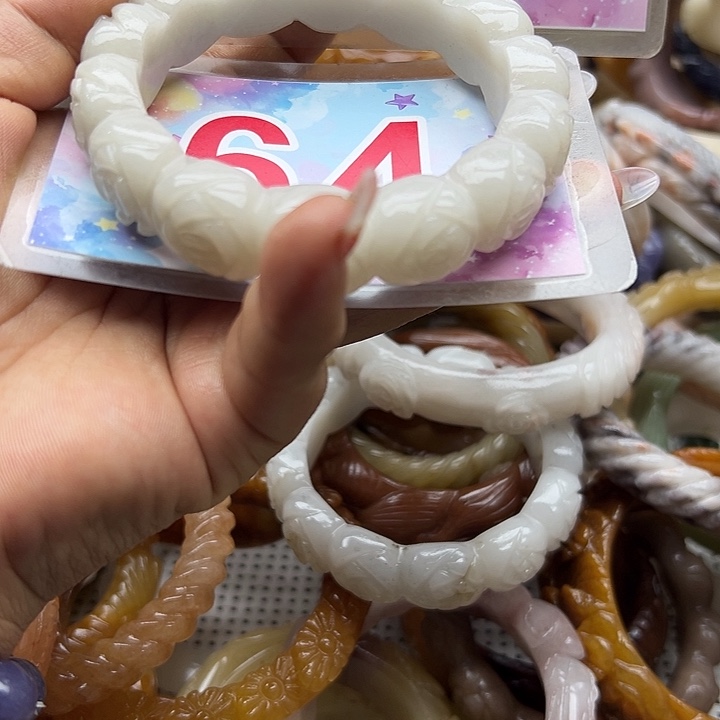 未镶嵌手镯石英岩玉