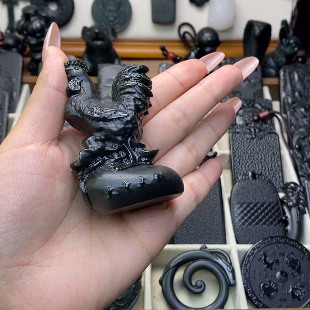 千***歌和田玉未镶嵌颈饰