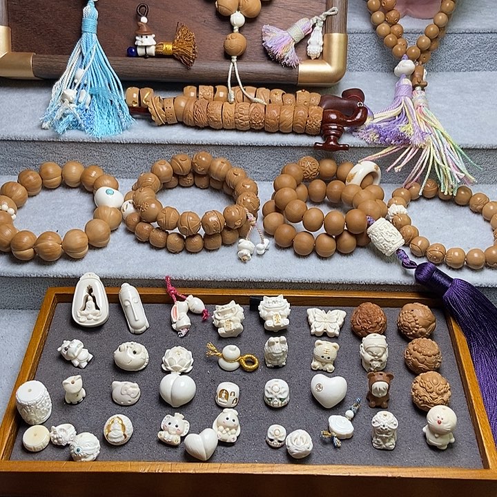 手串桃核?****?定制卷毛小狮子三通 上多啦