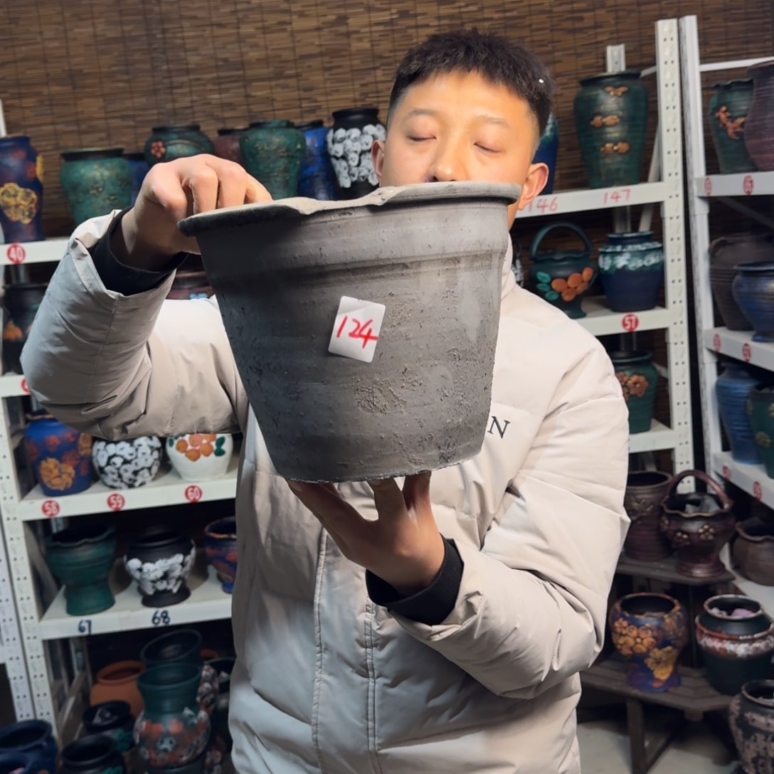 红陶浮雕花盆炸炸炸了