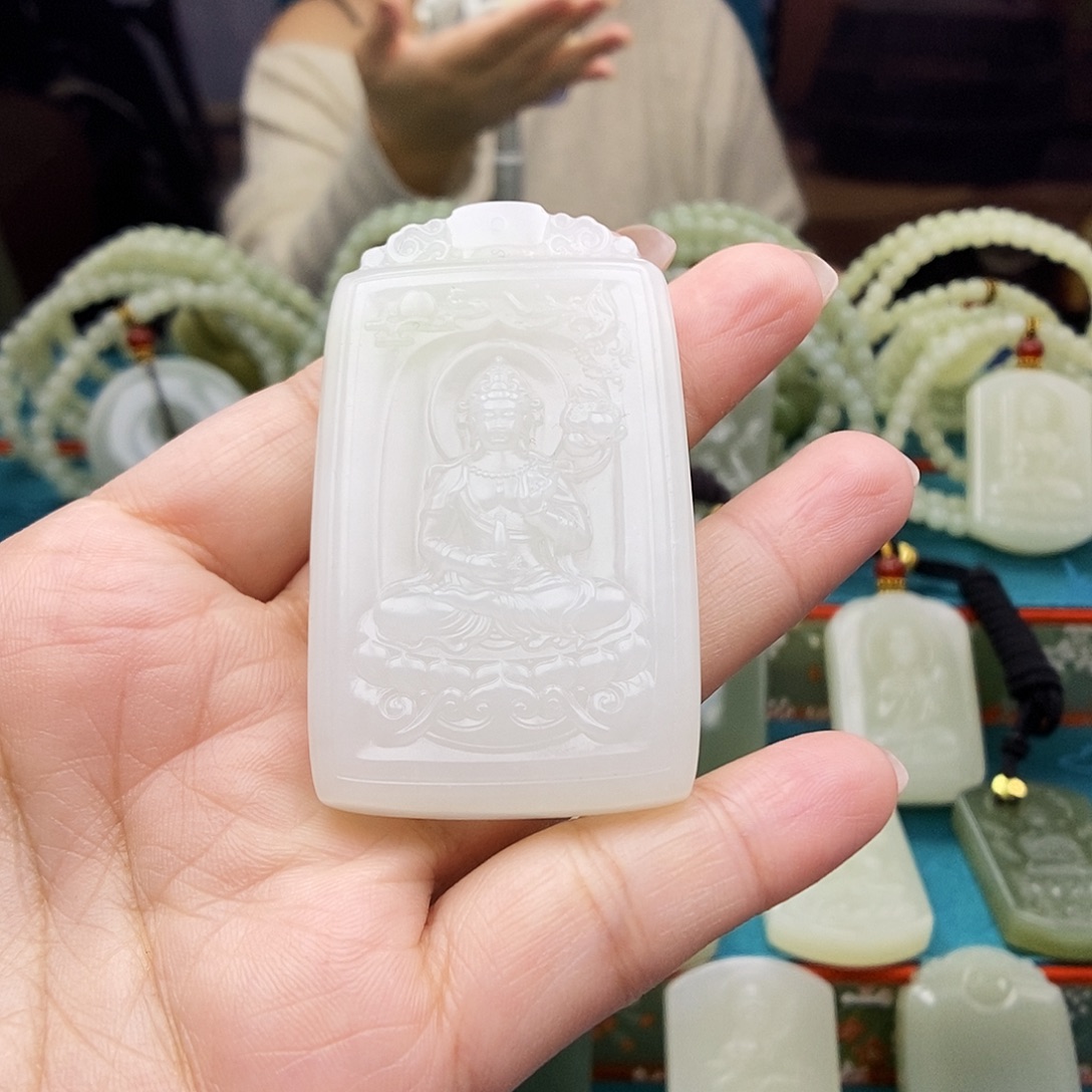 指***官和田玉未镶嵌颈饰