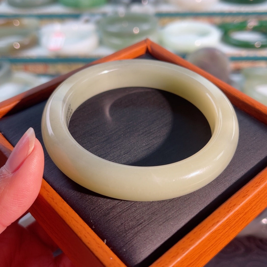 和田玉手镯未镶嵌黄口飘墨57➕