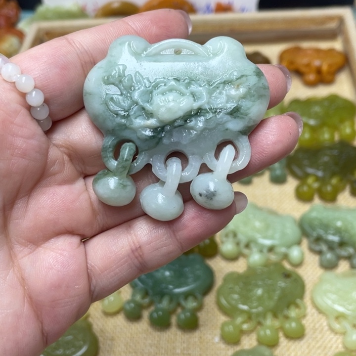 ****࿐蛇纹石玉合金颈饰