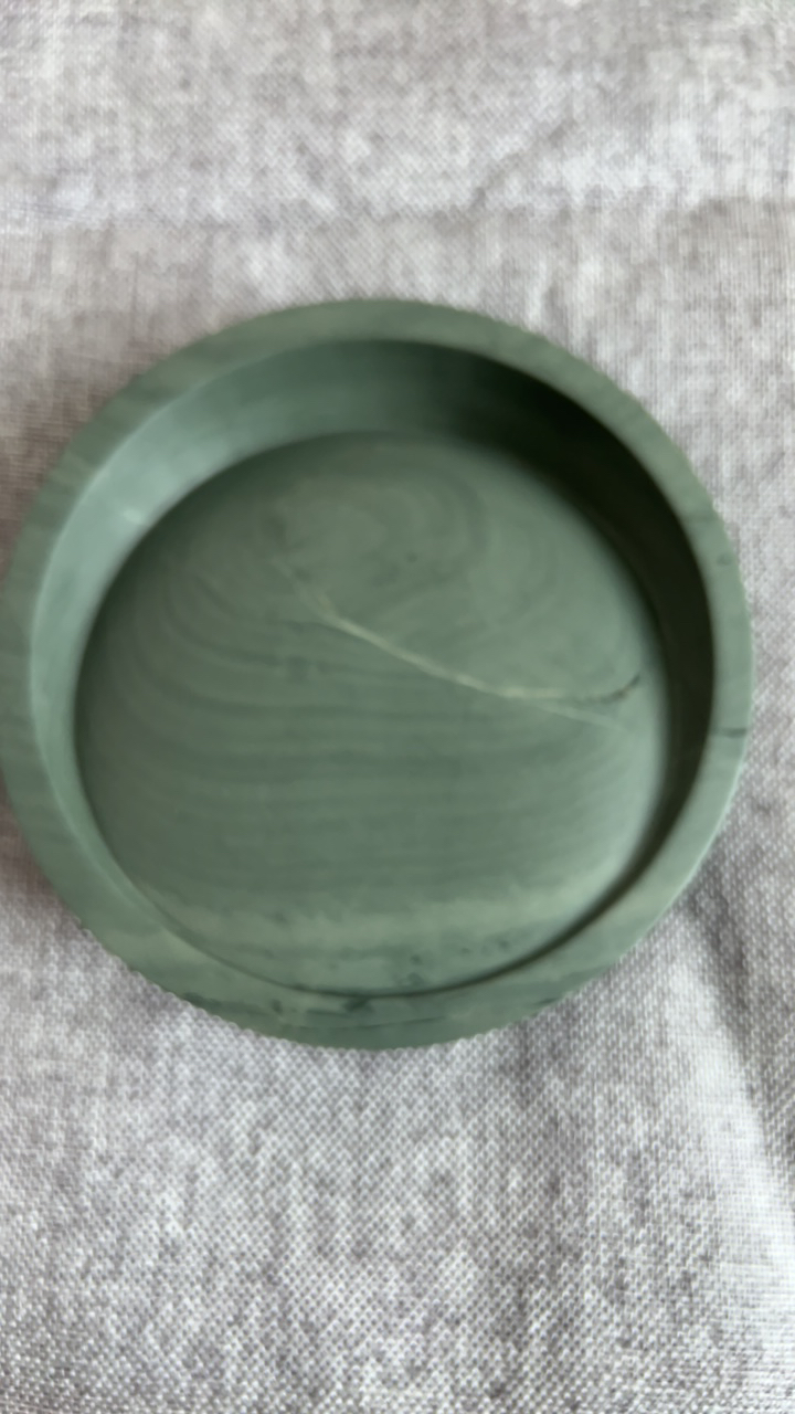 喇嘛崖老坑：鸭头绿：马蹄砚尺寸12“12“2.9