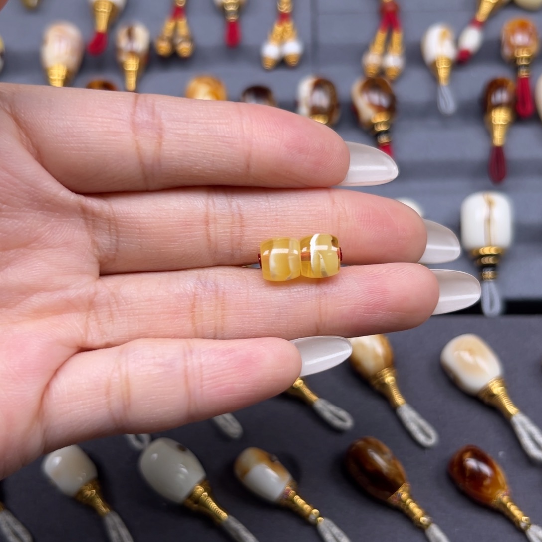 琥珀未镶嵌裸石7.8mm