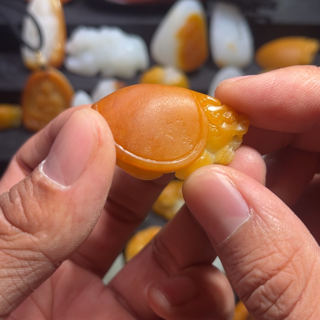 和田玉颈饰未镶嵌记****月