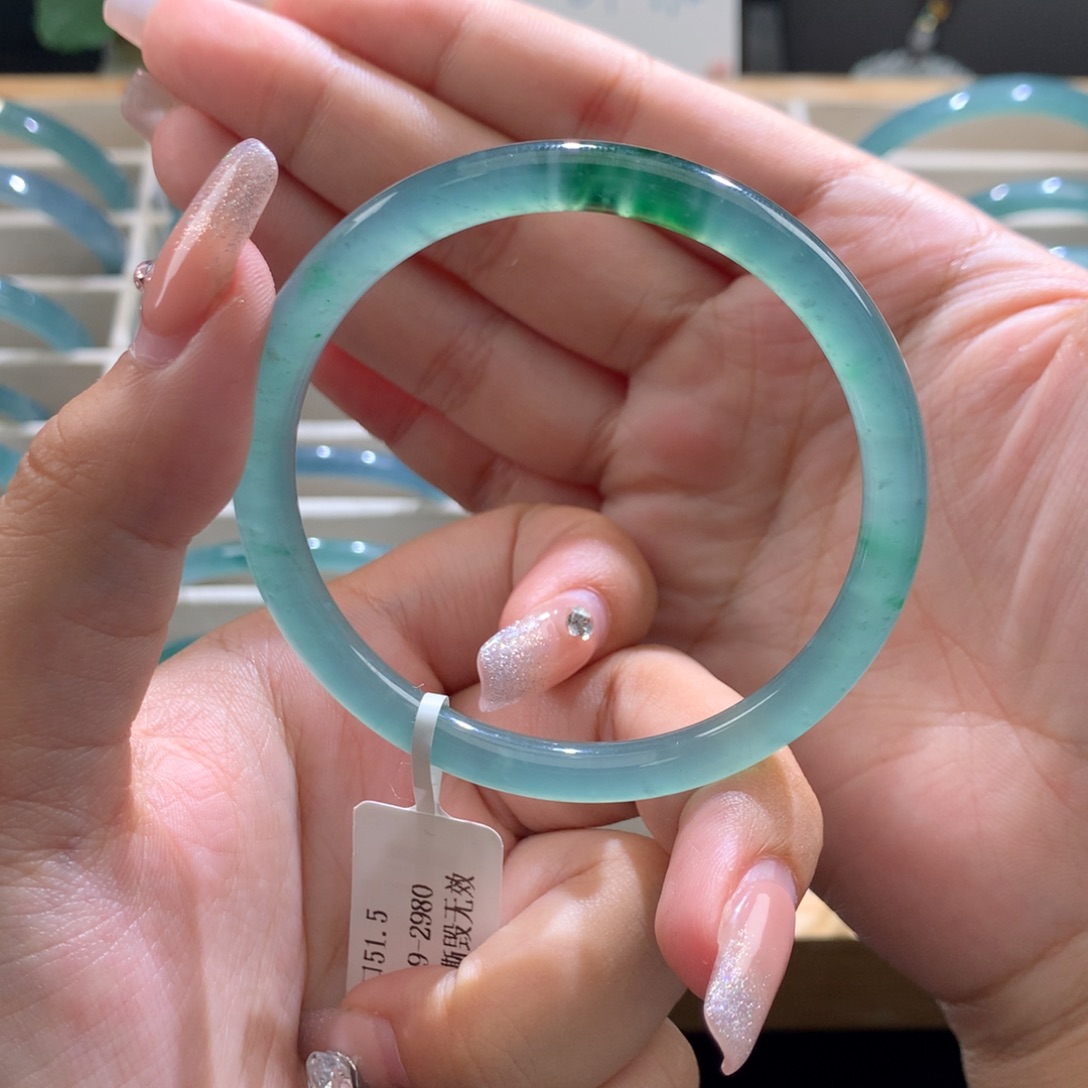 翡翠未镶嵌手镯手镯