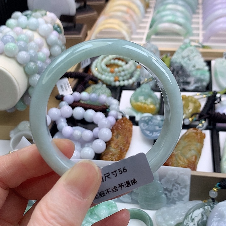 翡翠手镯未镶嵌吊坠