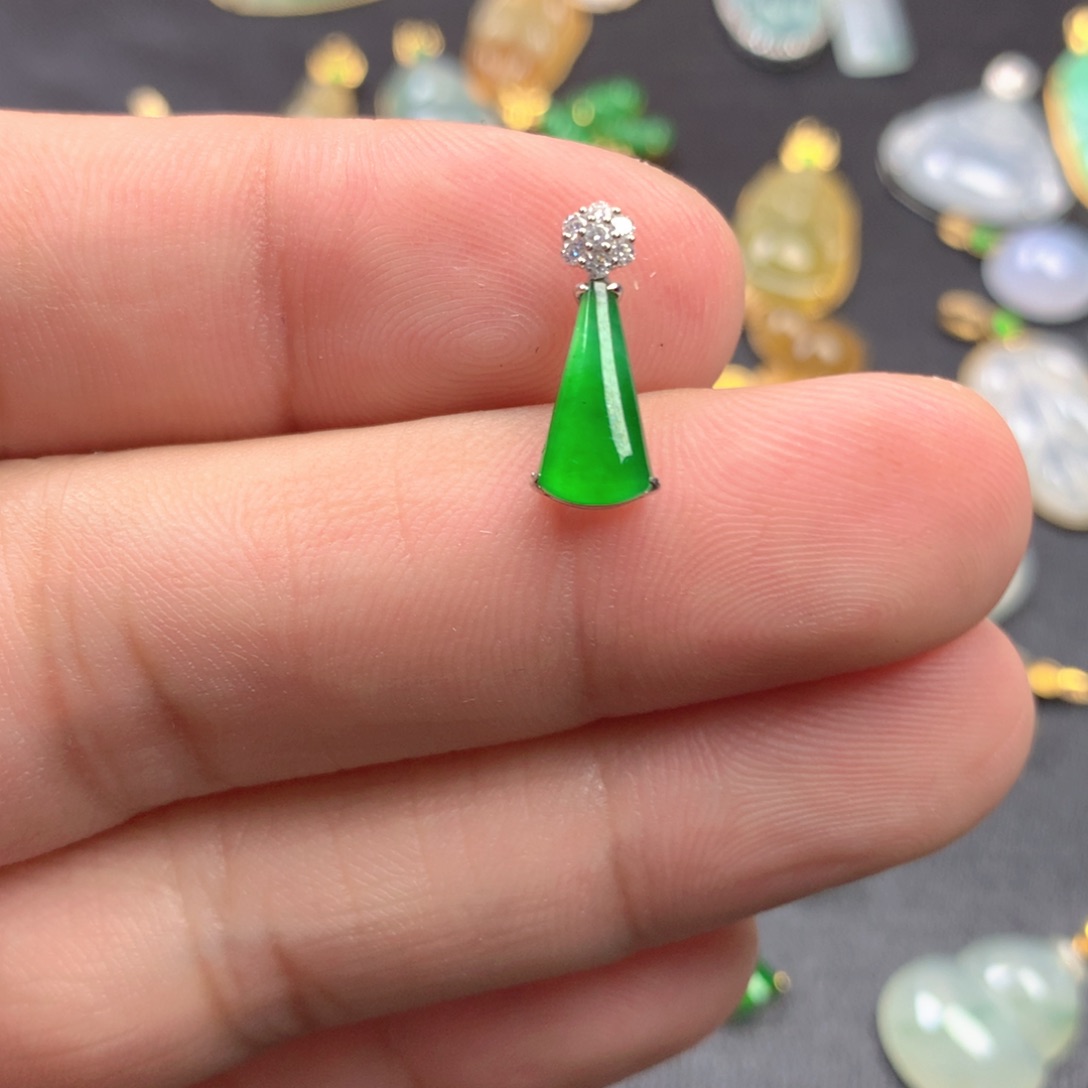 【闪购商品】颈饰18K金镶嵌翡翠翡翠