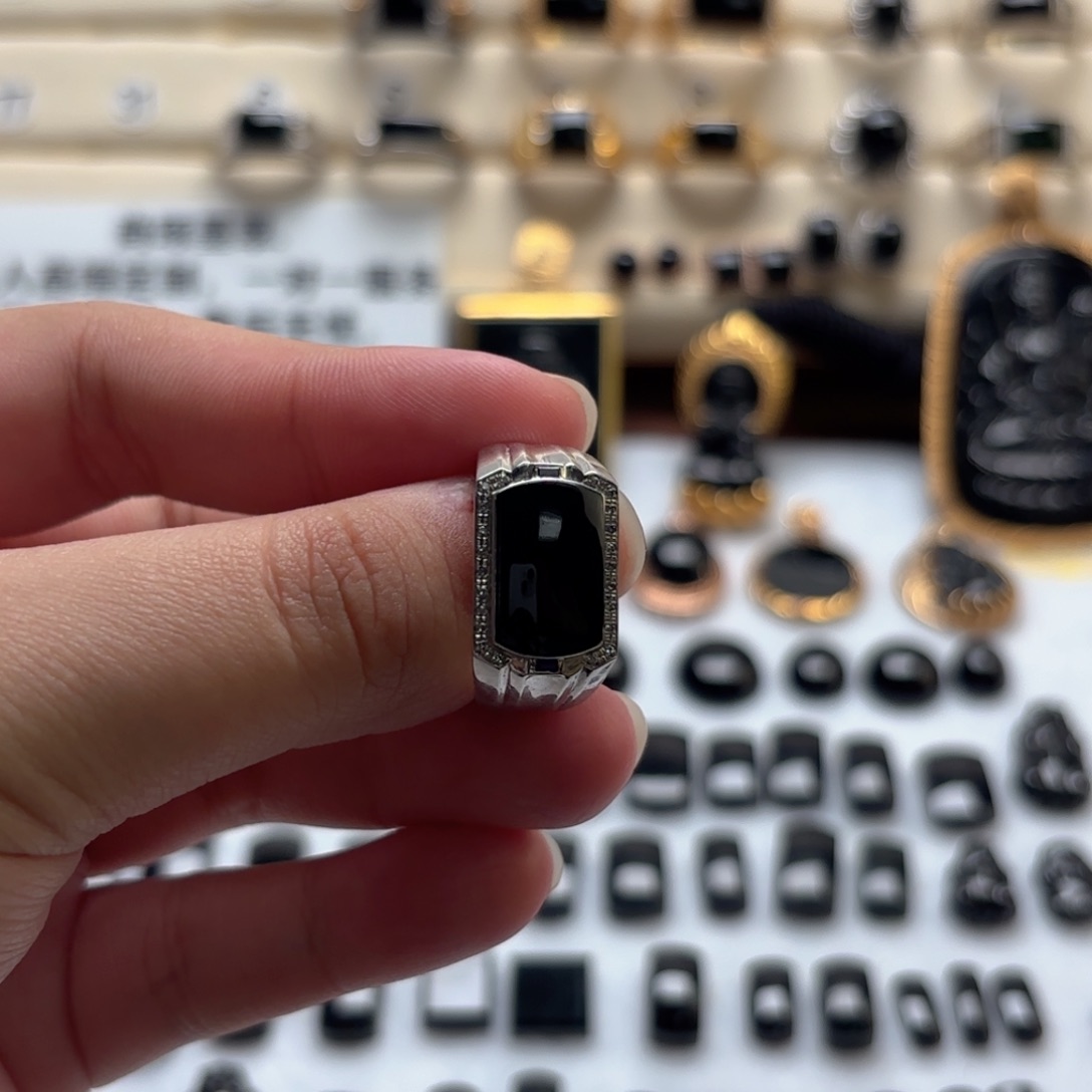 福***娃翡翠18K金镶嵌戒指缅甸翡翠