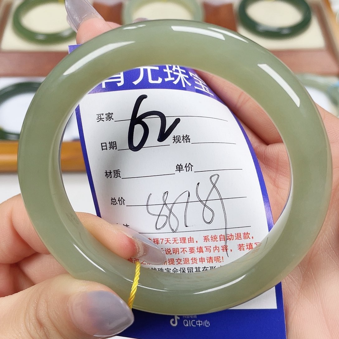 和田玉手镯未镶嵌