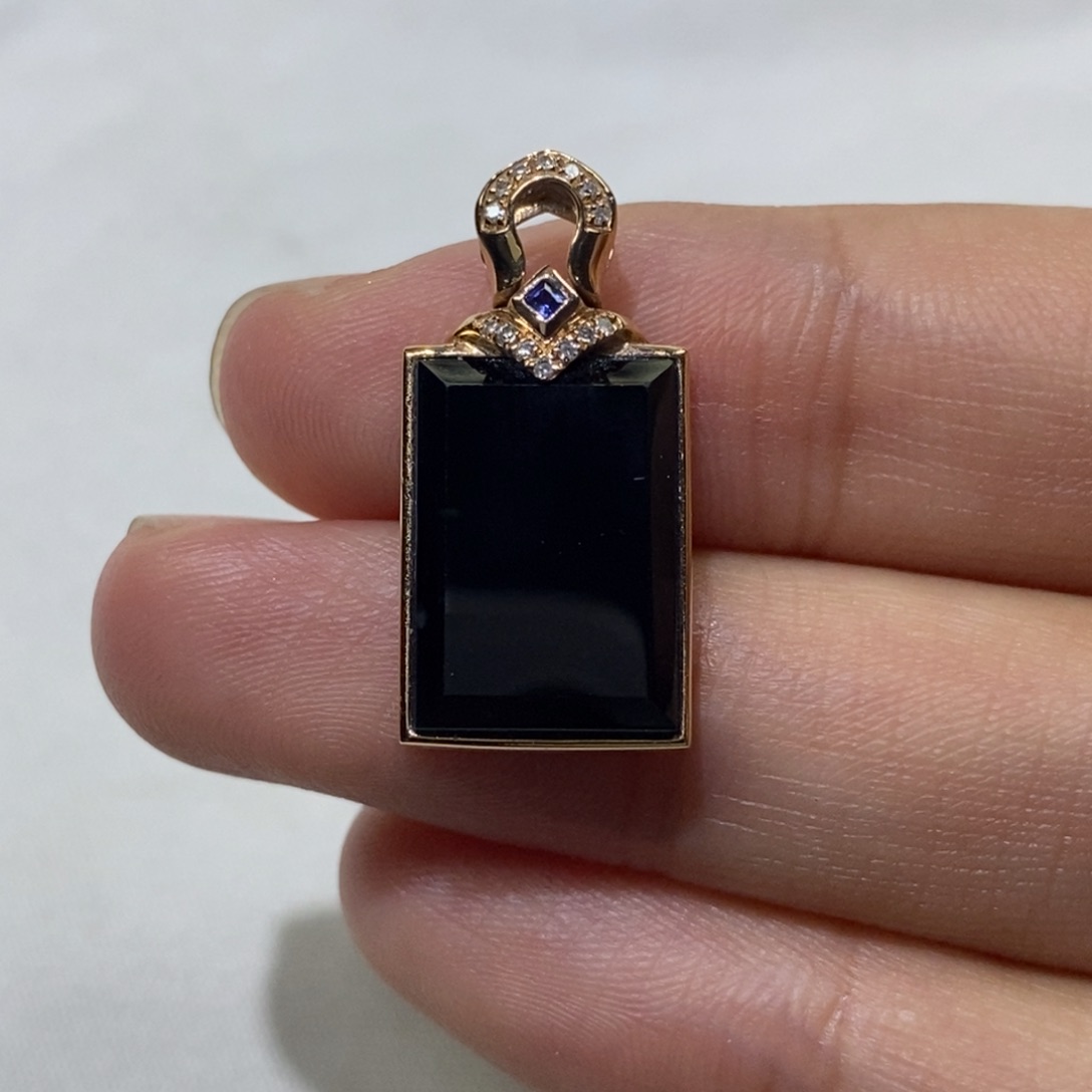 翡翠18K金镶嵌颈饰吊坠