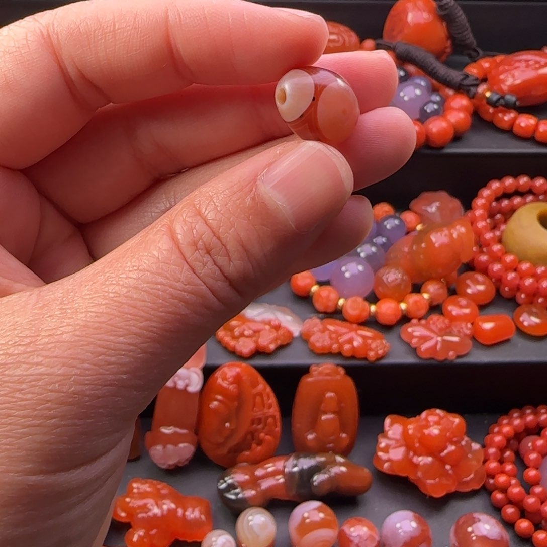 南红玛瑙配饰未镶嵌