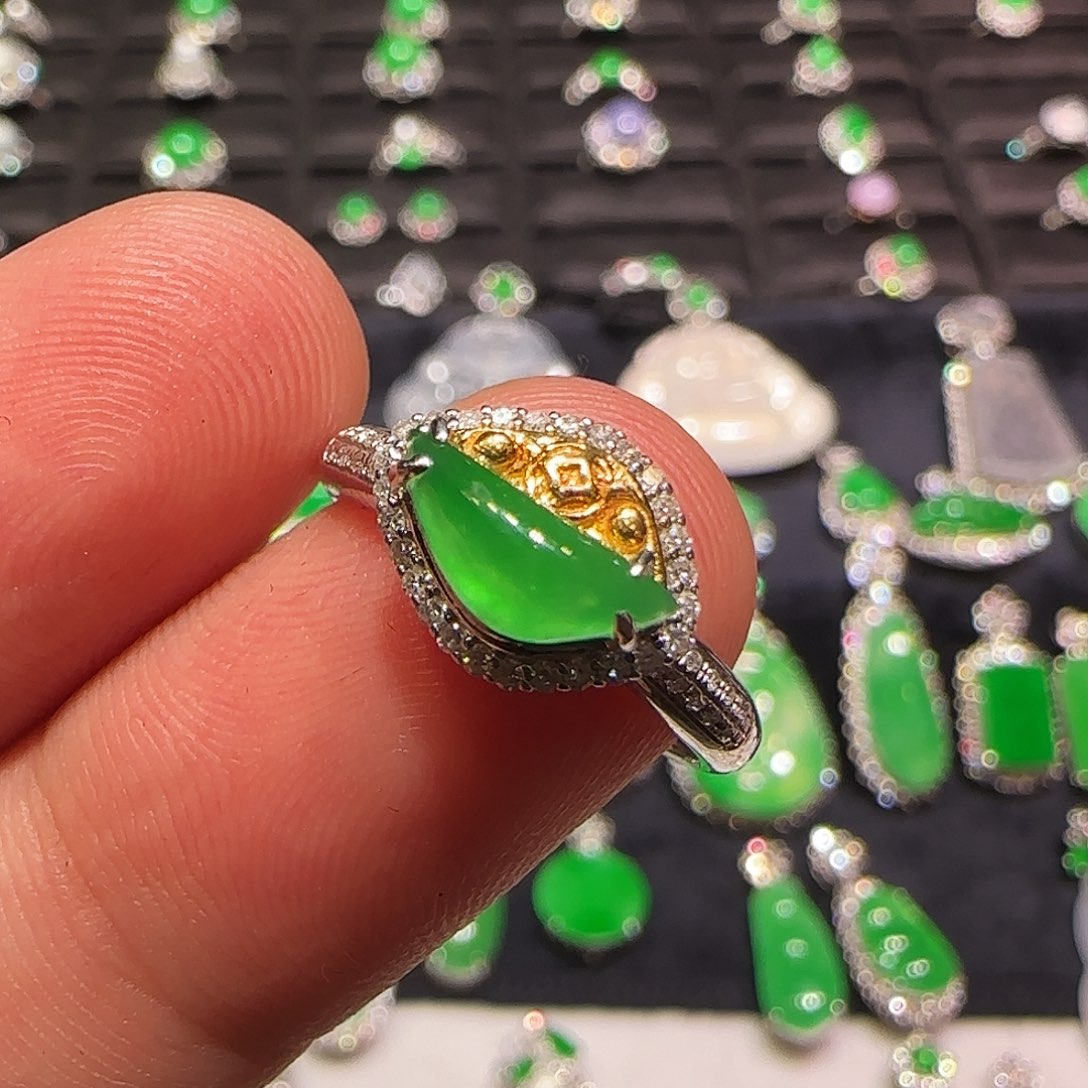 翡翠18K金镶嵌戒指戒指