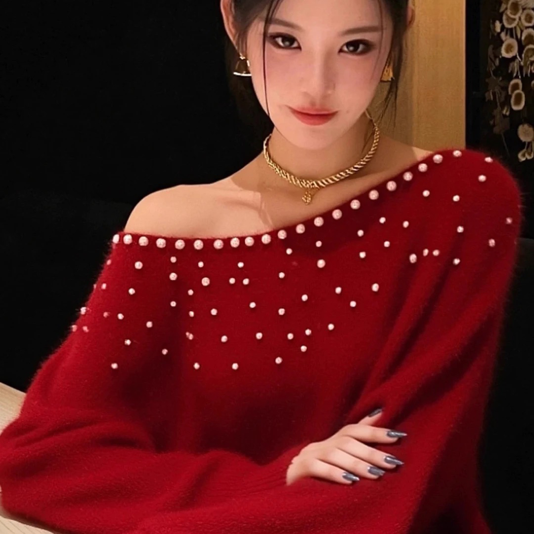红色露肩斜肩毛衣女秋冬洋气别致重工针织上衣修身短款显瘦