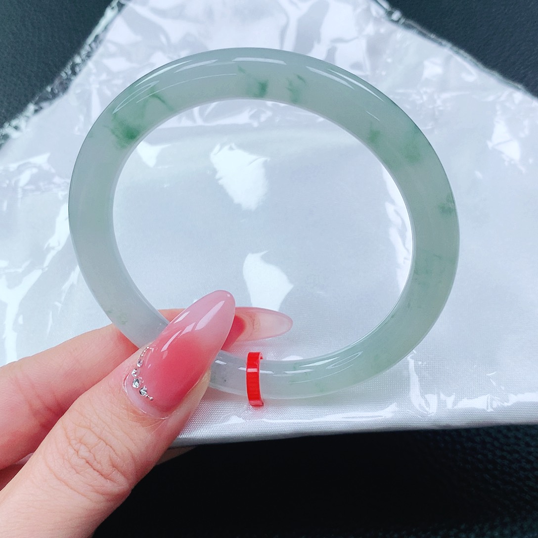翡翠手镯未镶嵌53圈
