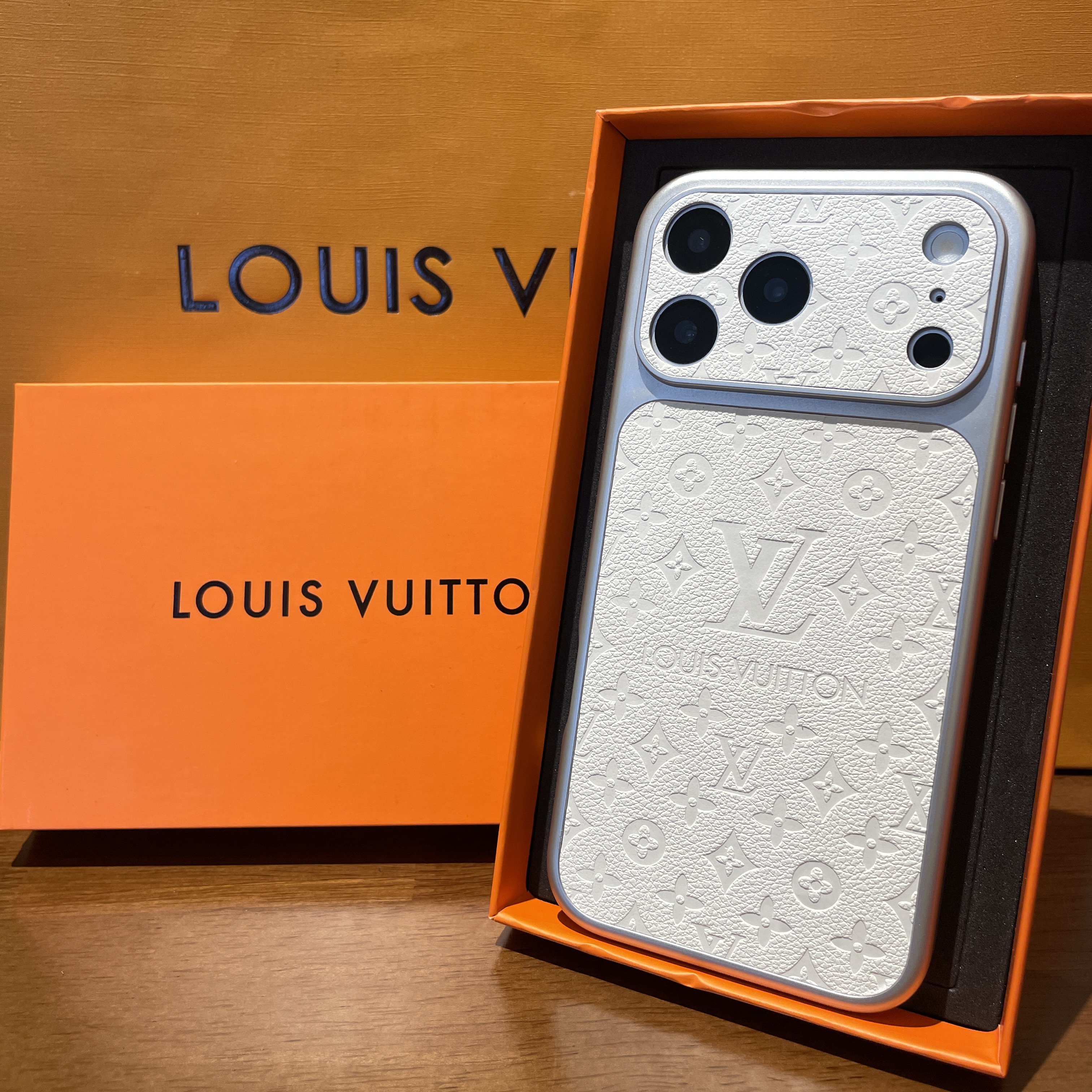 秋冬磁吸苹果17promax手机壳白色全包iPhone16秒变17适用15皮质14