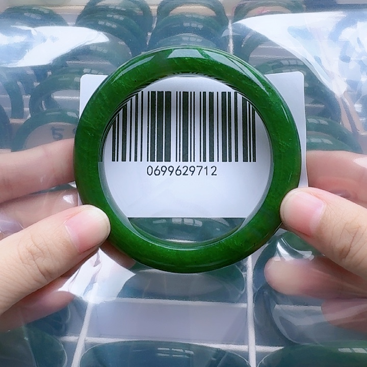 和田玉（碧玉）手镯未镶嵌5657微瑕