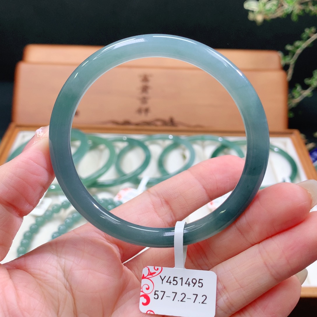 翡翠手镯未镶嵌天然