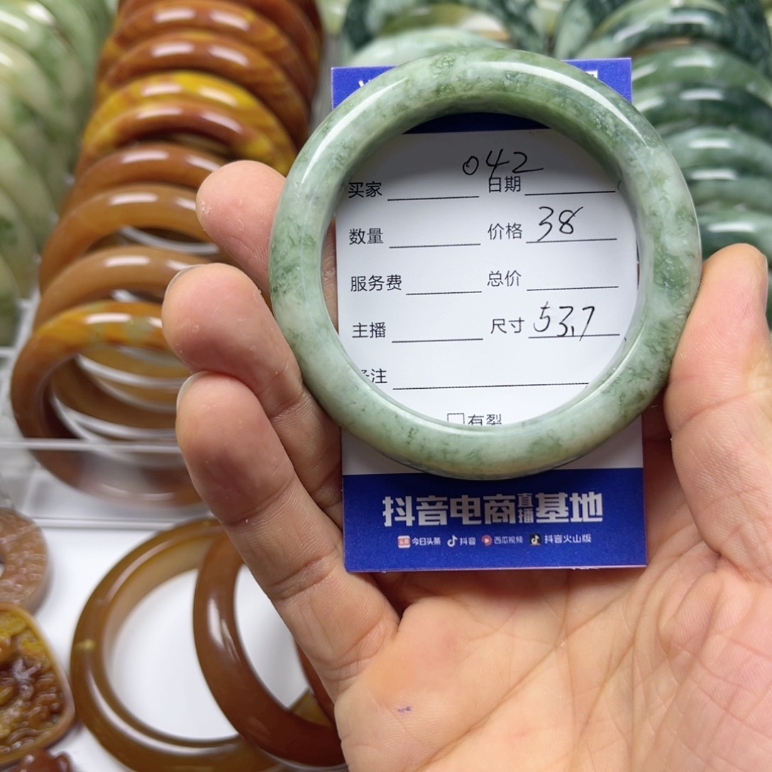 透闪石-蛇纹石玉手镯未镶嵌