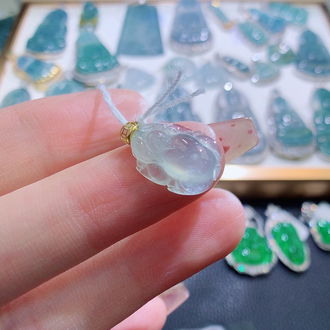 翡翠颈饰18K金镶嵌翡翠